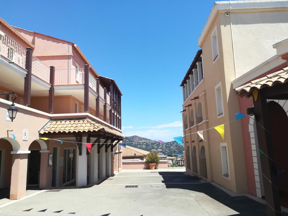 CAP ESTEREL appartement climatisé dans le centre du village vacances Drammont Exterior foto